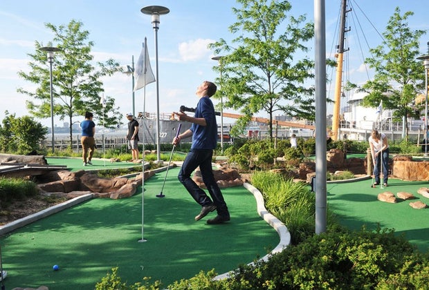 Mini golf near NYC Pier 25