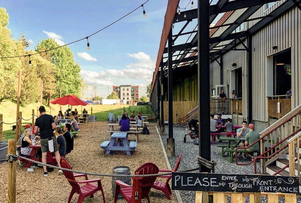 Boston Breweries: Picture of Newburyport beer garden at Riverwalk Brewing Company.