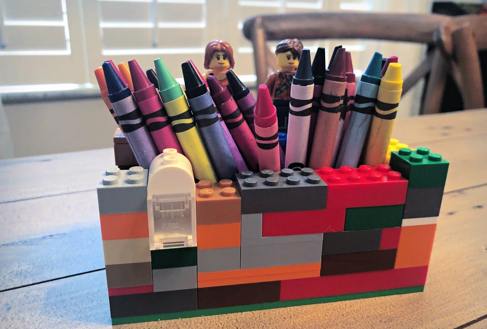 Build a crayon caddy with your Lego!