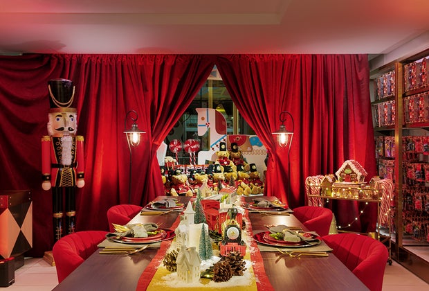dining room FAO Schwarz, Airbnb Offer Toy Store For Magical One-Night-Only Stay