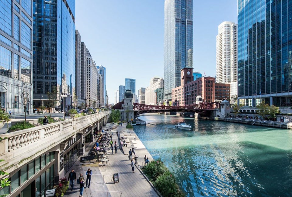 Dine with a view at any Chicago riverfront restaurant. Photo courtesy of  the Chicago Architecture Center