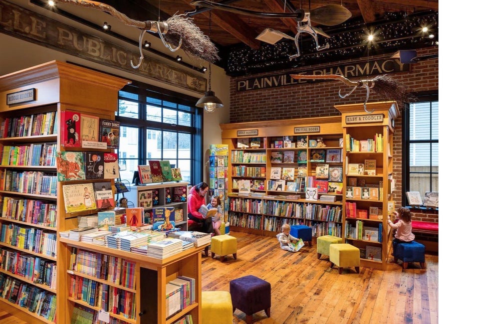 There is a spacious book nook with tot-sized stools for the littlest readers. Photo by Warren Jagger Photography courtesy of Bergmeyer Design