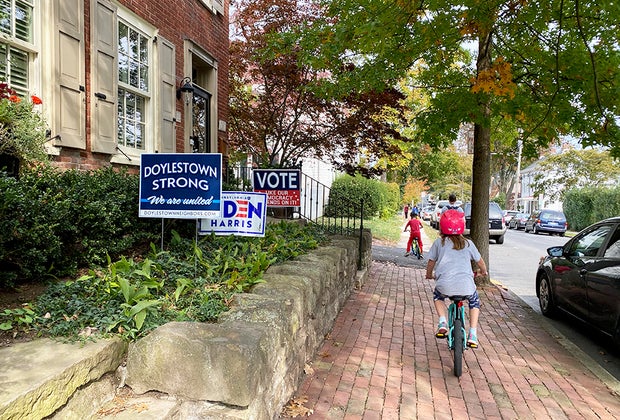 kids riding bikes in Doyleston