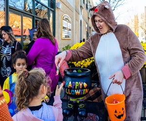 Aville-o-Ween. Photo courtesy of the Andersonville Chamber of Commerce