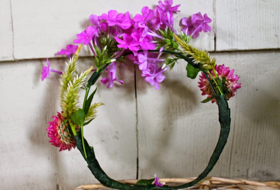 How to make a flower crown for kids with live flowers!