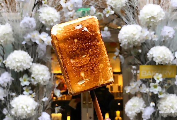 Desserts in NYC: Frozen s'more from Dominique Ansel Bakery