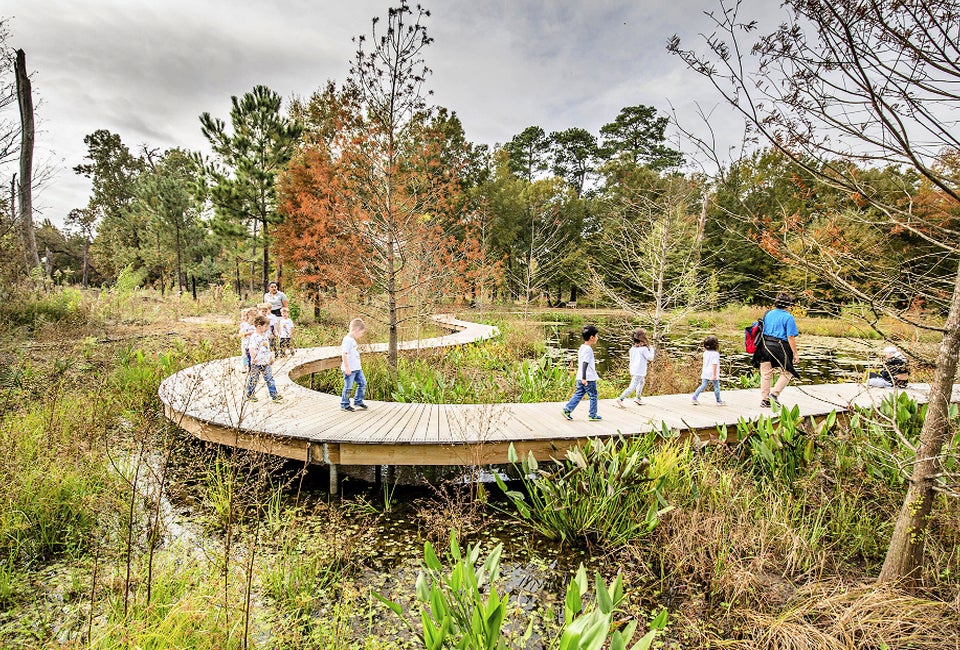 Kids walk a nature trail at the Houston Arboretum & Nature Center. Photo courtesy of the Houston Arboretum