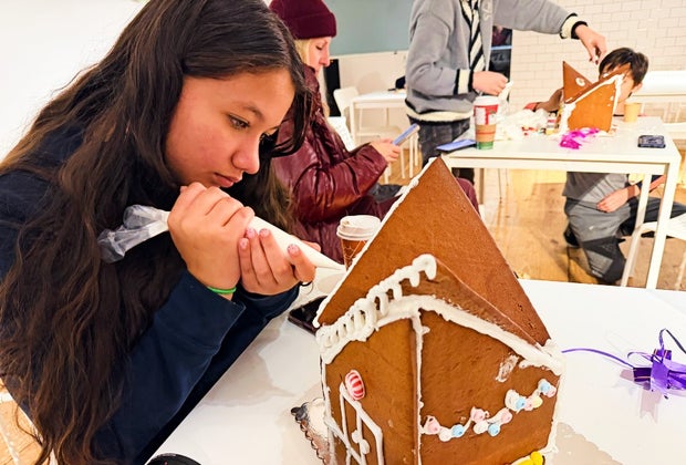 Gingerbread City: Gingerbread building workshop