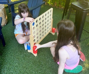 Choose laid-back Atlanta restaurants that offer low-cost menu items AND fun for kids! Photo by Melanie Preis