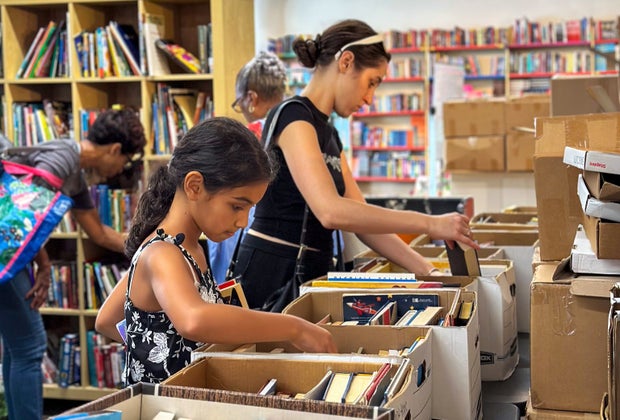 Volunteer activities in NYC for Families: Brooklyn Book Bodega