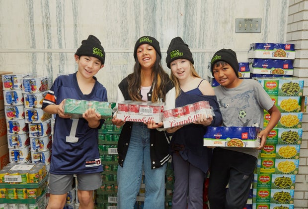 Volunteer activities in NYC for Families: Kids collecting food for City Harvest