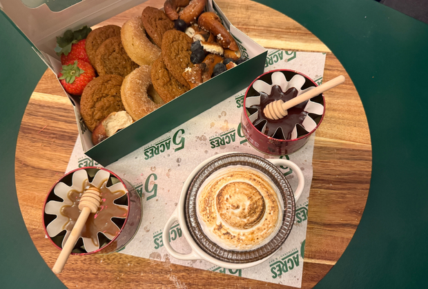 Restaurants near Rockefeller Center: Apres Skate Chalets