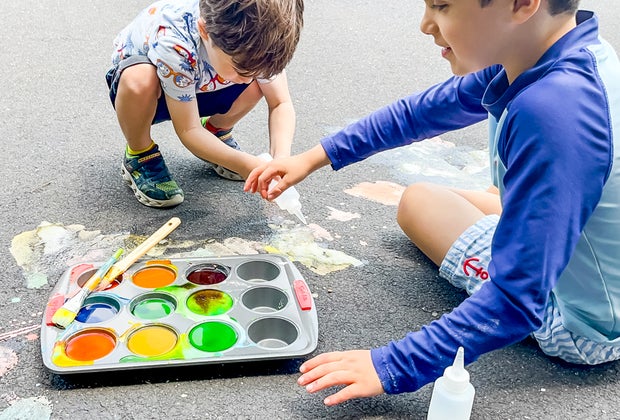 How to Make Fizzy Sidewalk Chalk Paint