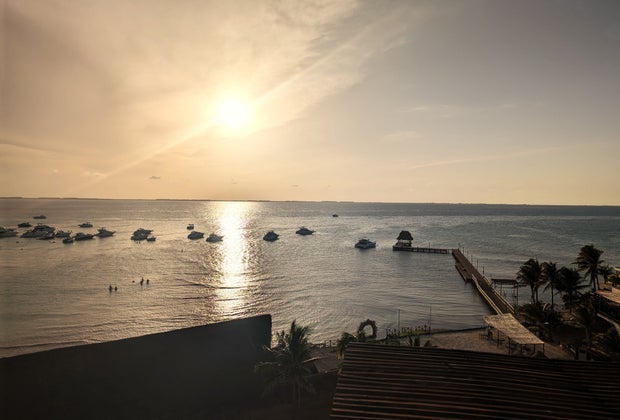 Janta à beira-mar ao pôr do sol é um must em Isla Mujeres!