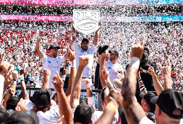 Cheer on the LA Giltinis