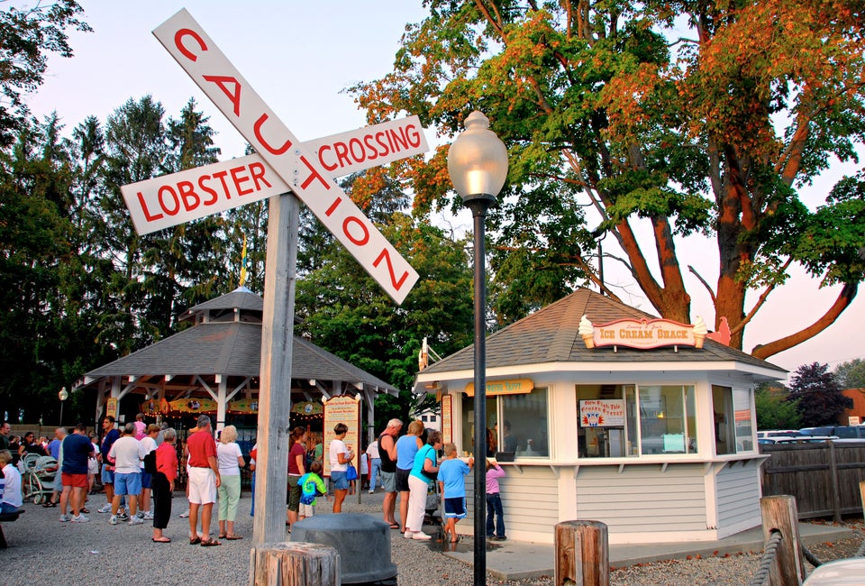 There's room to roam a bit at Lenny & Joe's Fish Tale and other CT restaurants where kids can play. Photo by Slack12/CC BY 2.0