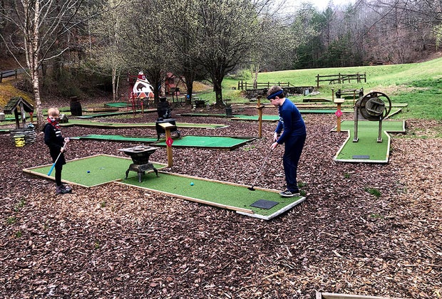 Things To Do in Pigeon Forge, TN: Crave Golf Club