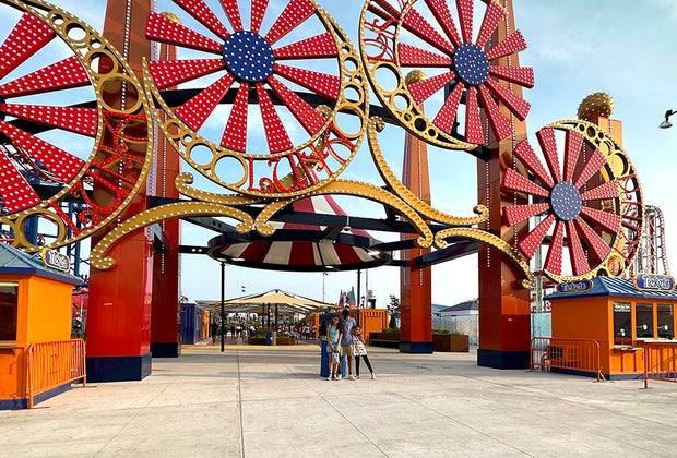 Luna Park Guide: New entrance and pedestrian plaza