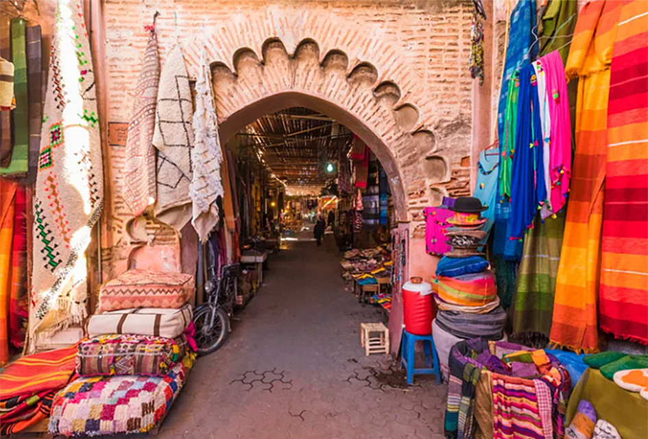  The coloful stalls in Jemaa el-Fnaa Market are filled with local handcrafted goods. 