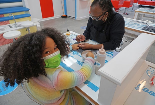 Milk & Cookies Kids Spa: Manicure stations