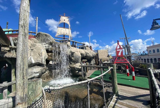 Castaway Cove Mini Golf