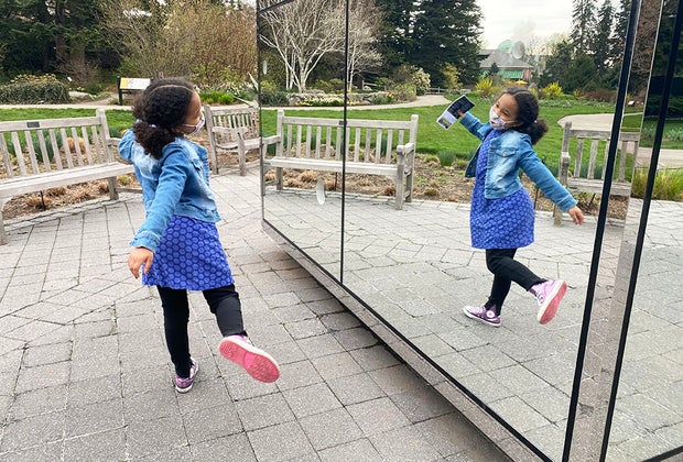 girl dancing in the mirror of Kusama's Infinity Mirrored Room at NYBG