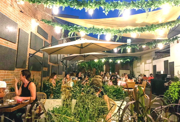 Outdoor dining in NYC: Ten Hope