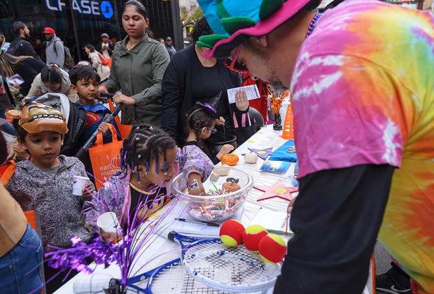 Fun things to do in NYC on Halloween: Trick-or-treat with East Midtown