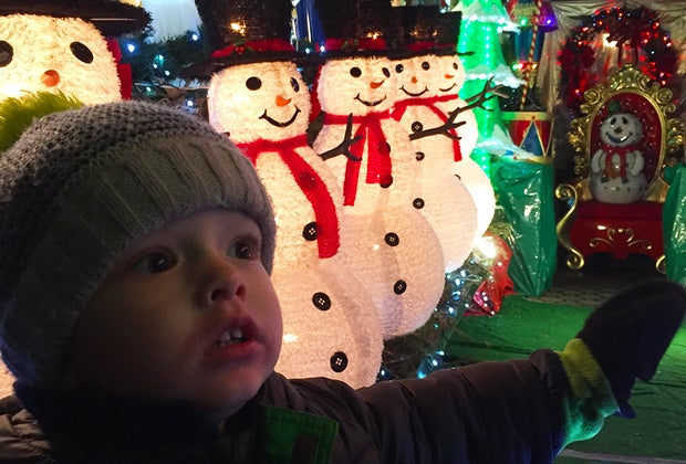 Best Neighborhood Christmas Light Displays and Holiday Lights in.NYC: Dyker Lights