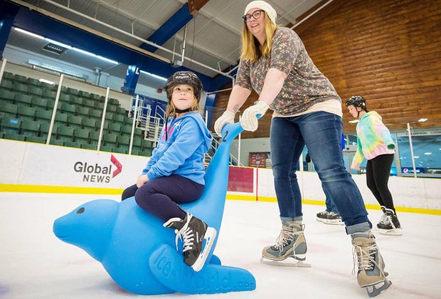 Indoor ice skating rinks in NYC: Staten Island Skating Pavilion