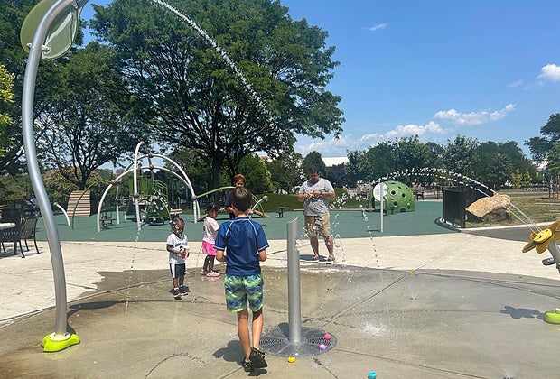 Rainey Park: Spray showers