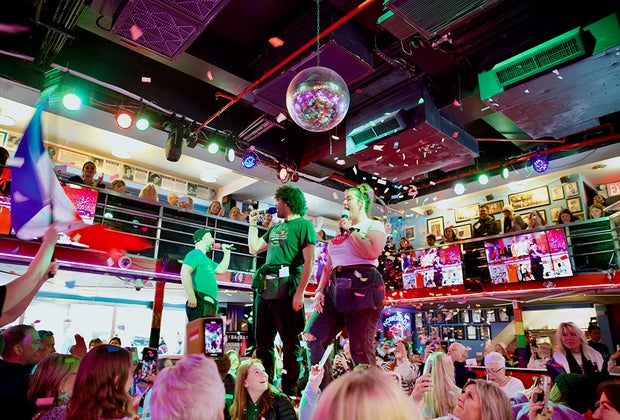 Unique Foodie Experiences in NYC: Ellen's Star Dust Diner 