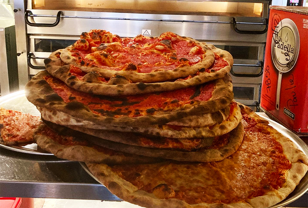 Greenpoint, Brooklyn with kids: Paulie Gee's