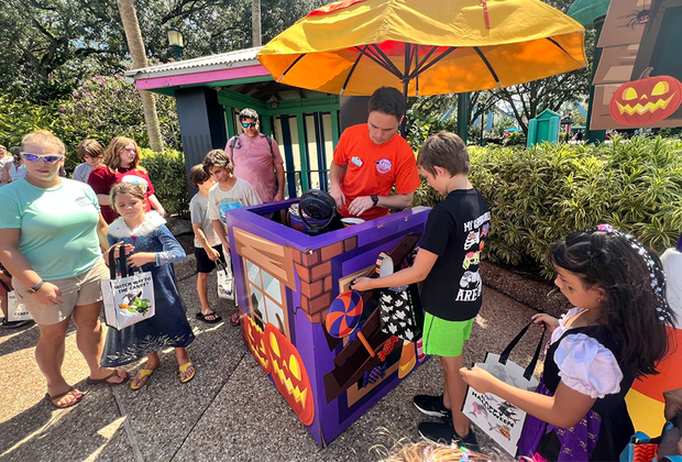 SeaWorld Orlando's Halloween Spooktacular: Kids can come in costume & trick-or-treat in the park or enjoy other Halloween activities.