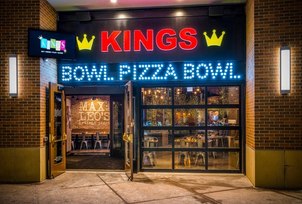 Kings Bowl and PIzza is one of the kid-friendly restaurants in Chicago