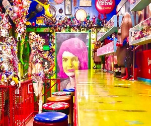 When it comes to theme restaurants, no place does it up more than Baltimore's Papermoon Diner.