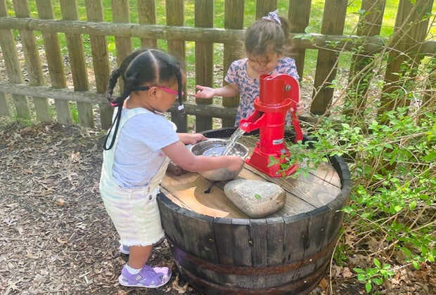 Image of young kids at water pump - Things To Do with Preschoolers