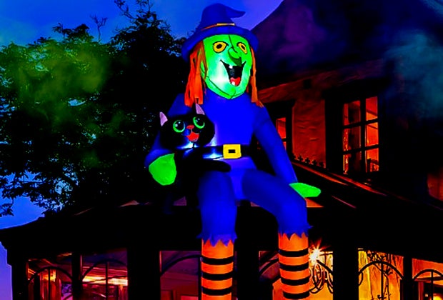 Cute Halloween inflatable witch sits on your roof with her black cat. Photo from the Rocinha store on Amazon