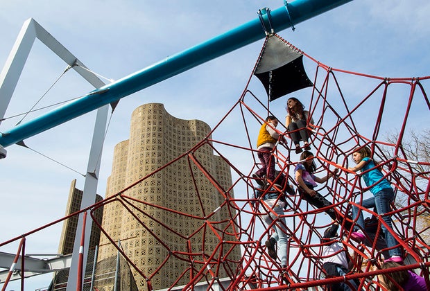 New York Hall of Science Playground: Kids on a climbing web