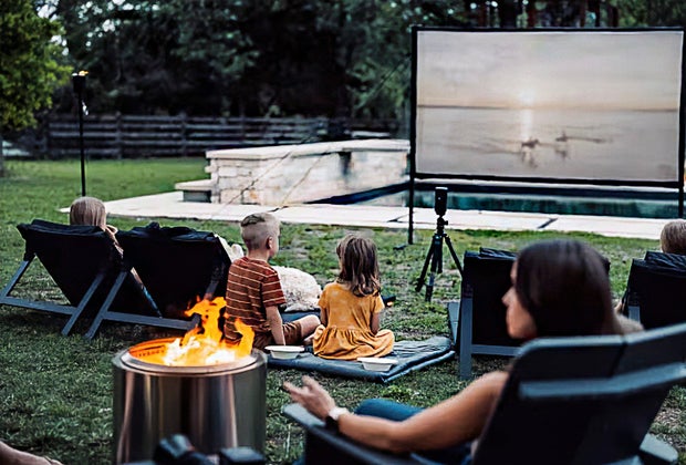 Perfect Backyard Movie Night:Everything you need to set the scene.