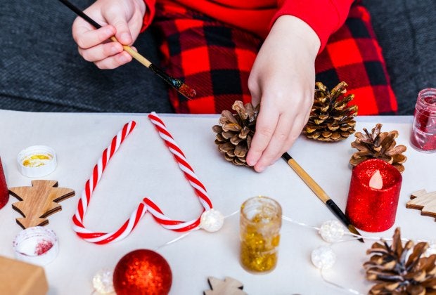 Spruce up pinecones to transform them into beautiful DIY ornaments.