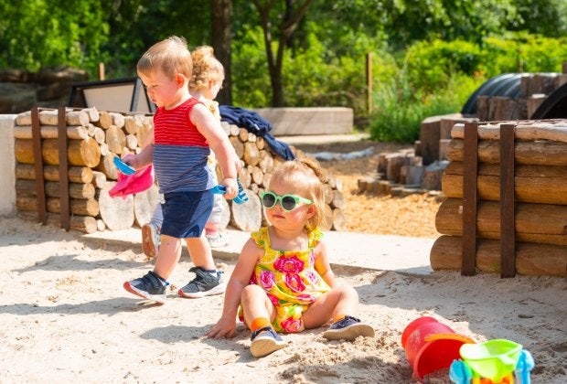 Your little learner will love the variety of toddler classes in Houston. Photo courtesy of the Houston Arboretum & Nature Center 