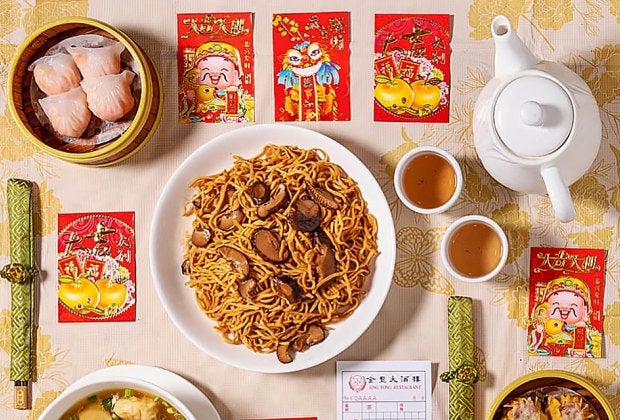 Tuck into some dim sum at Jing Fong in Chinatown.