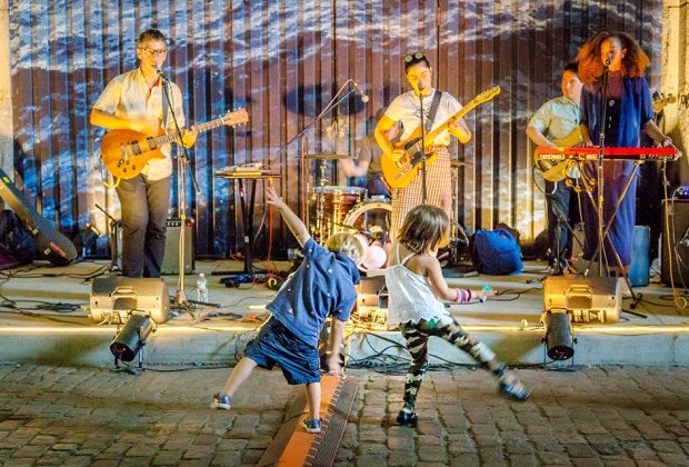 Join in the "Live at the Archway" fun in Dumbo. Photo by Noemie Trusty