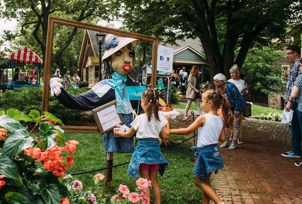 Discover the storybook village of Peddler's Village with colonial-style buildings, award-winning gardens, shopping, dining, and lodging. Photo courtesy of Peddler's Village
