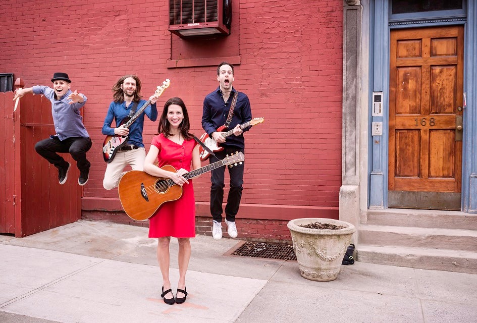 Suzi Shelton performs August 9