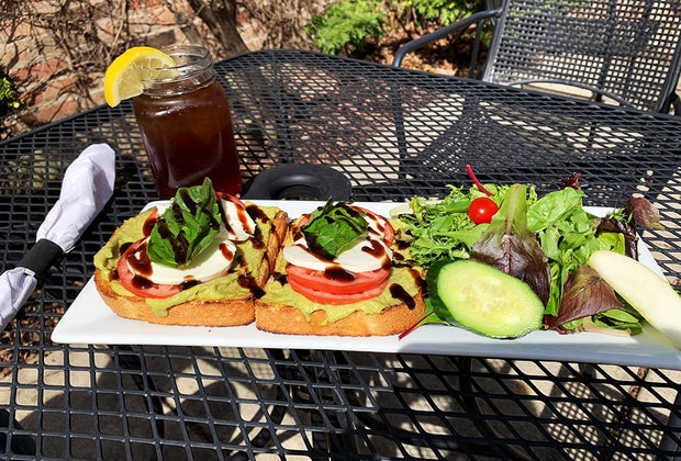 Chicago-Area Outdoor Restaurants for Families: The Hen House