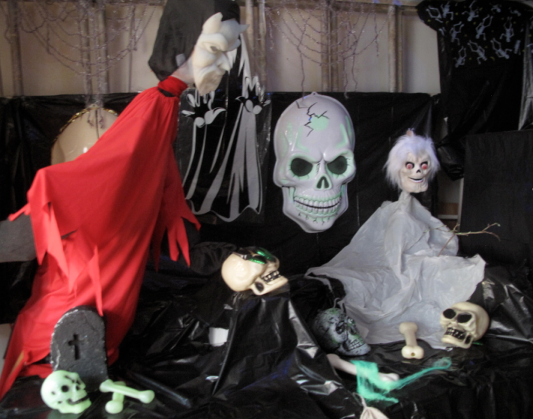 Glow-in-the-dark Halloween decorations for LA Kids