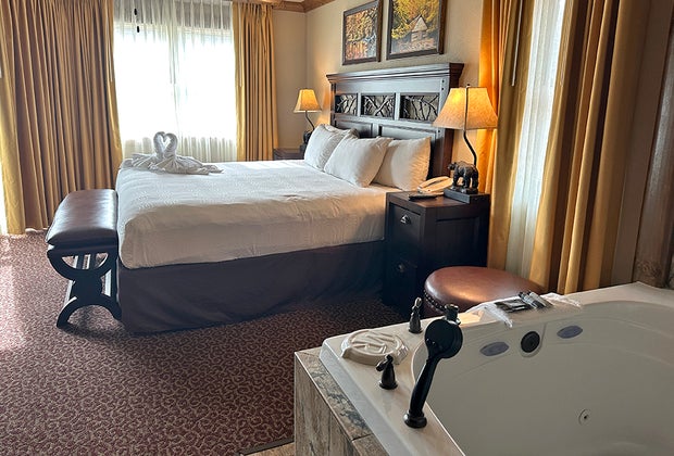 Westgate Branson Woods Resort bedroom and jacuzzi